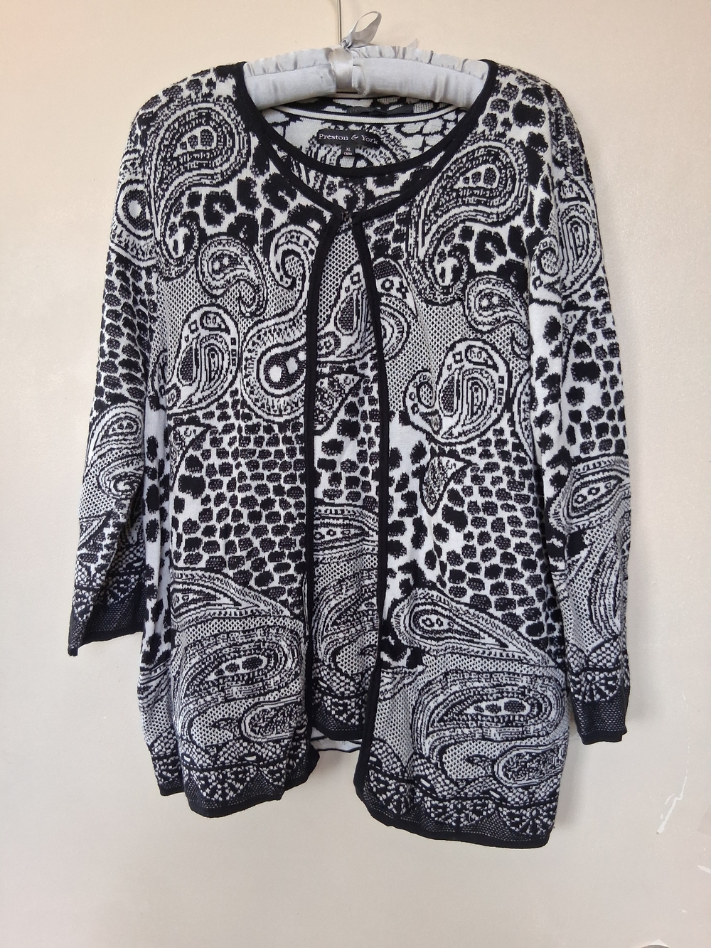 Preston & York 2 Piece Black and White Paisley Knit Sweater And Shell